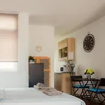 Апартаменти Island Village Paradise By Altamarhomes *